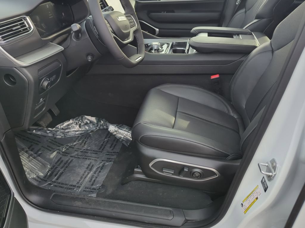 New 2026 Jeep Grand Wagoneer L Limited AWD/4WD image 43