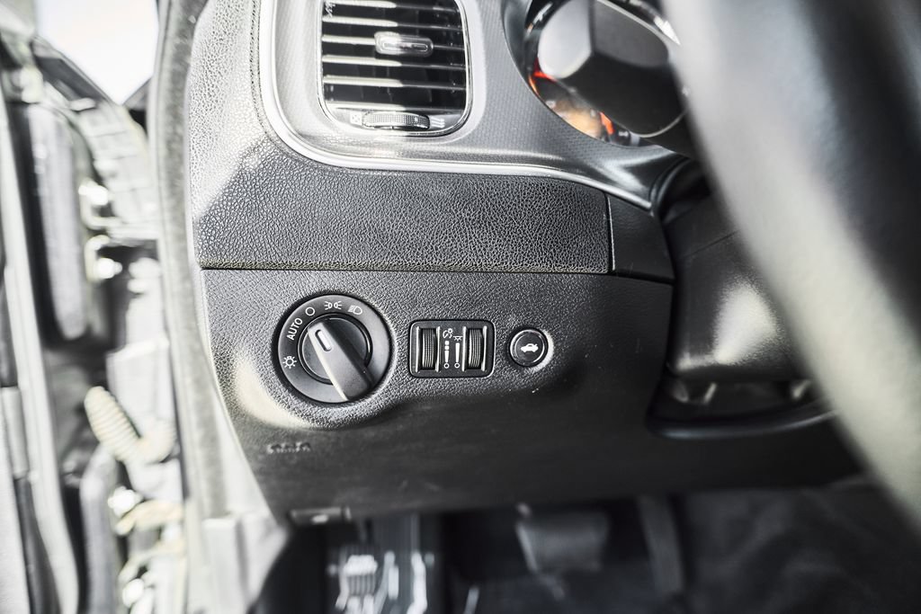Used 2013 Dodge Charger SE RWD image 24