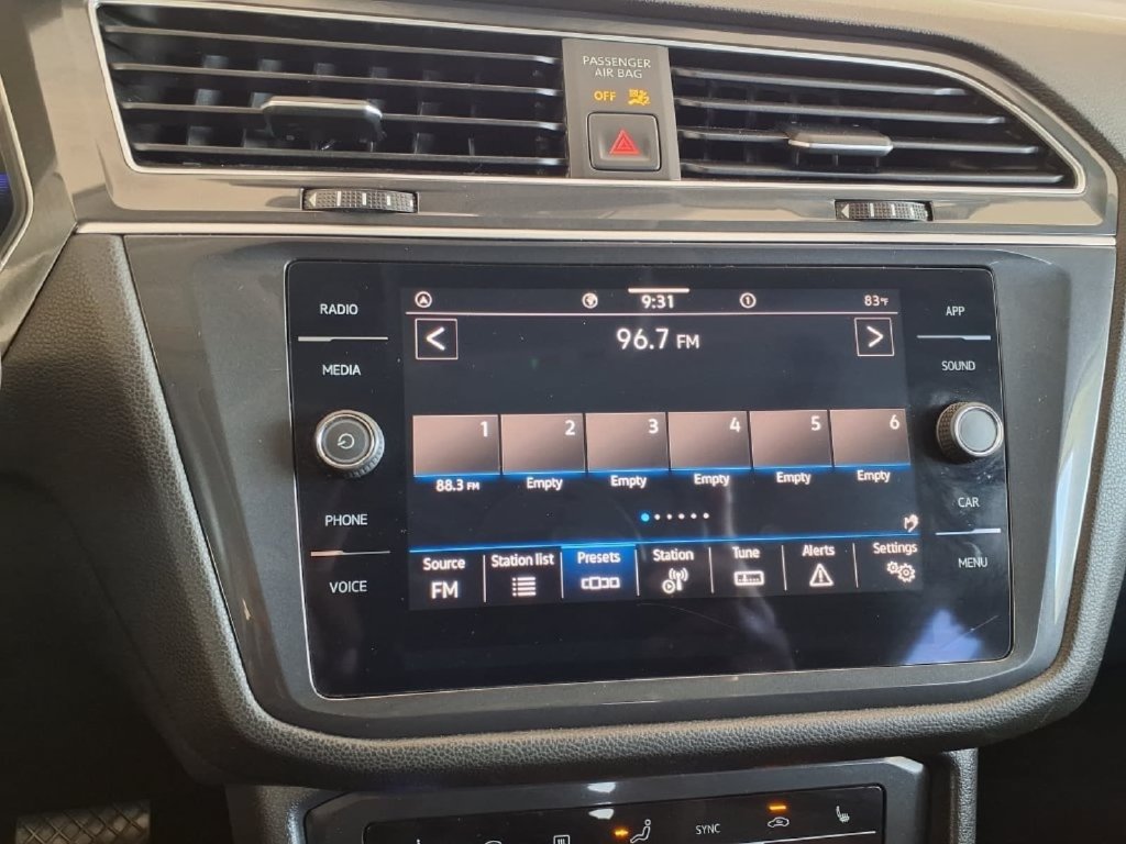 Used 2023 Volkswagen Tiguan SE w/ Panoramic Sunroof Package FWD image 29