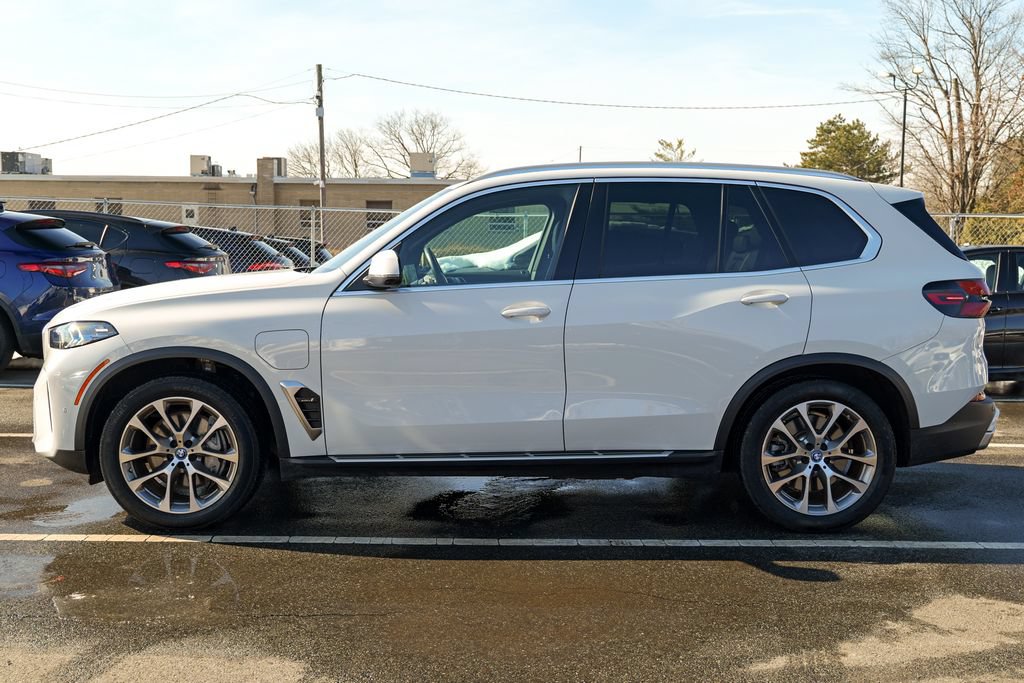 Used 2024 BMW X5 xDrive50e AWD/4WD image 4