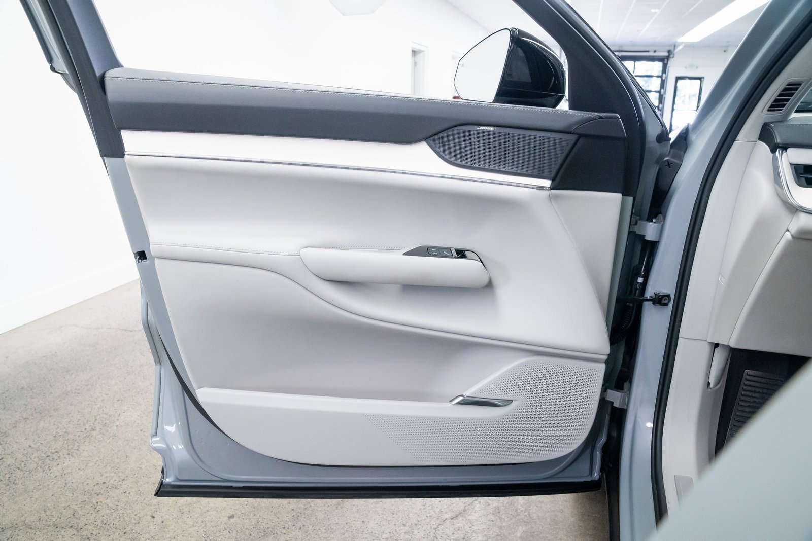 Used 2025 Volvo EX90 Ultra image 17