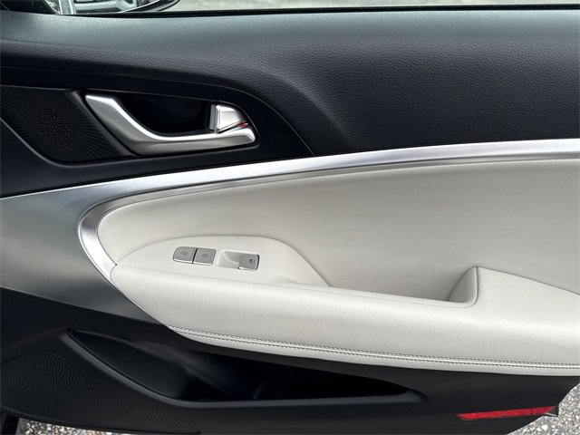 Used 2025 Genesis G70 2.5T image 34