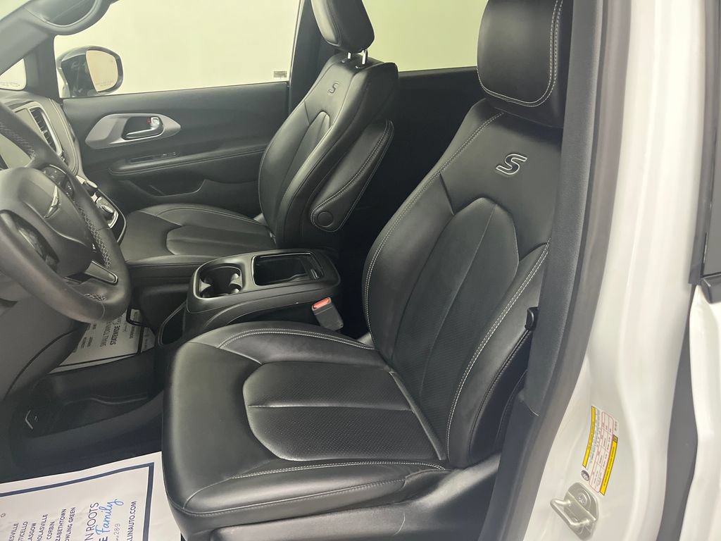 Used 2024 Chrysler Pacifica Limited FWD image 12