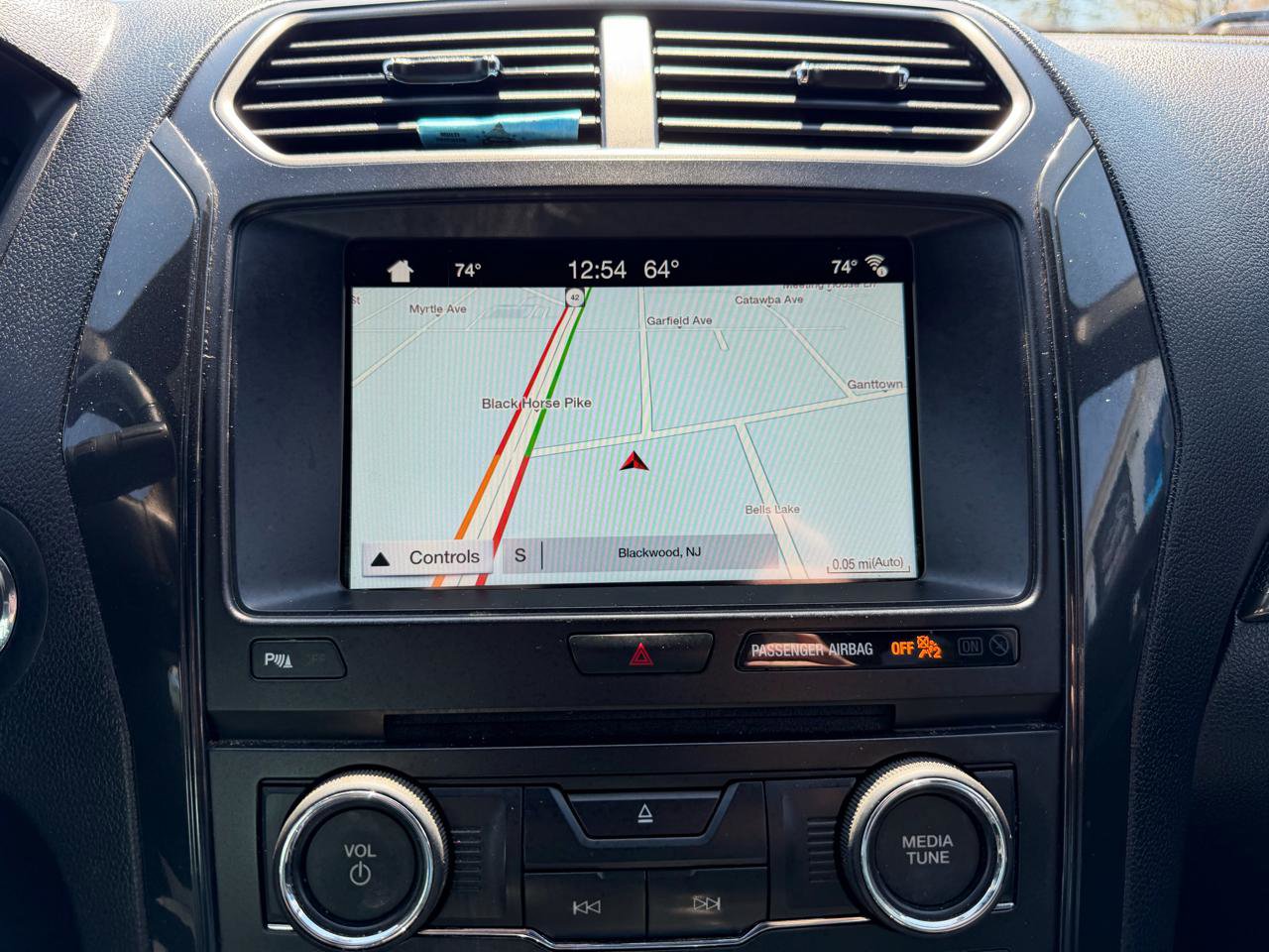 Used 2018 Ford Explorer XLT w/ Equipment Group 202A image 17