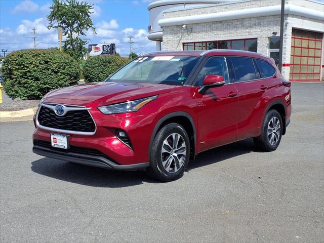 Certified 2022 Toyota Highlander XLE image 1
