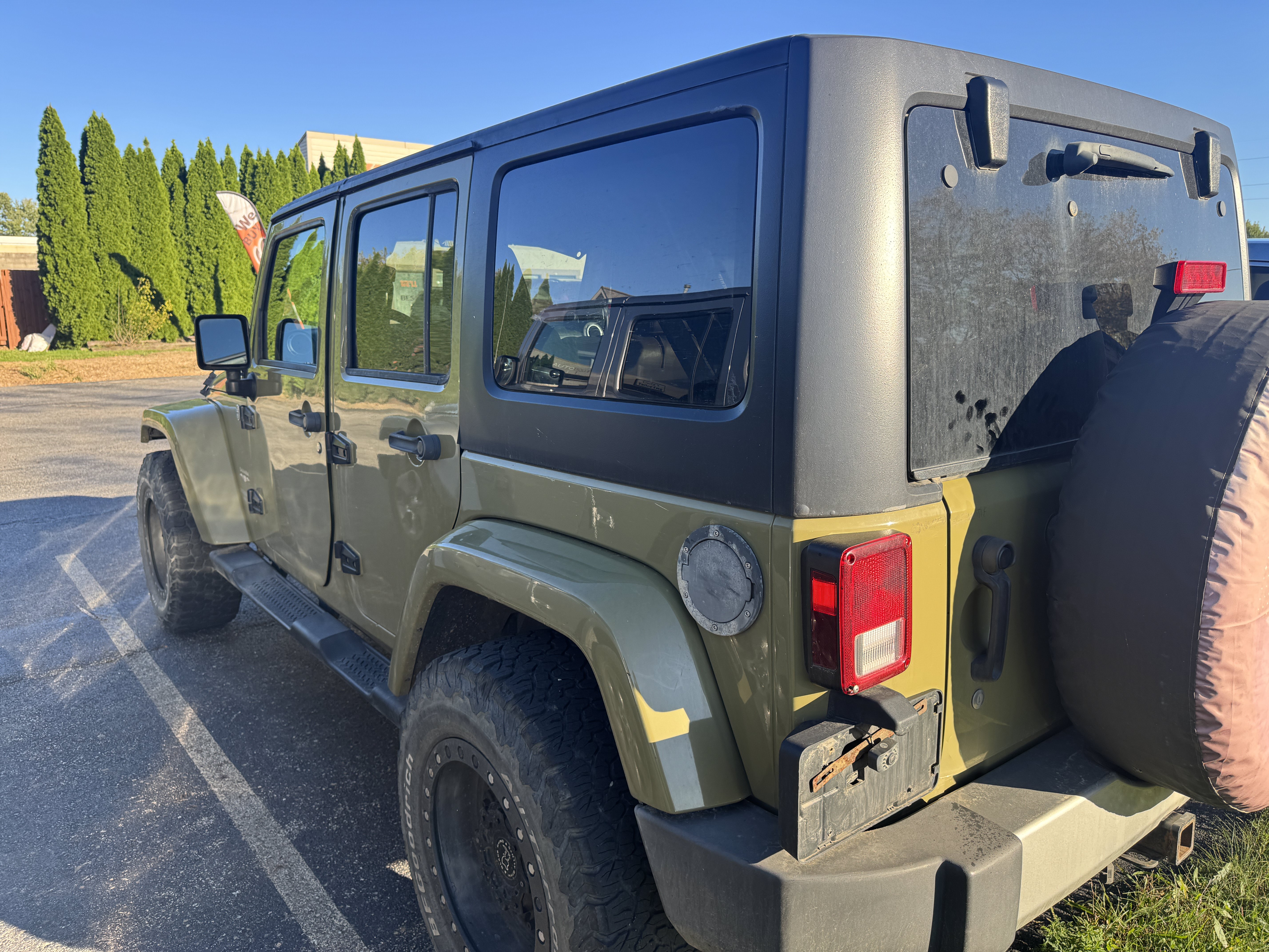 Used 2013 Jeep Wrangler Unlimited Sahara AWD/4WD image 4