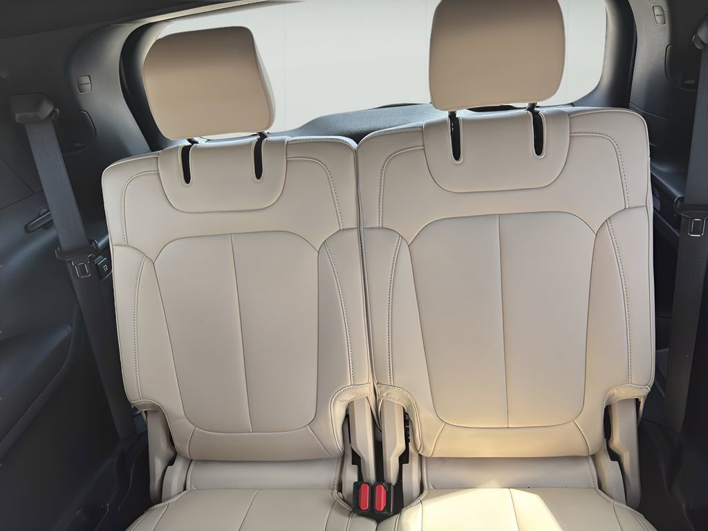 Used 2024 Jeep Grand Cherokee L Limited w/ Black Appearance Package image 30