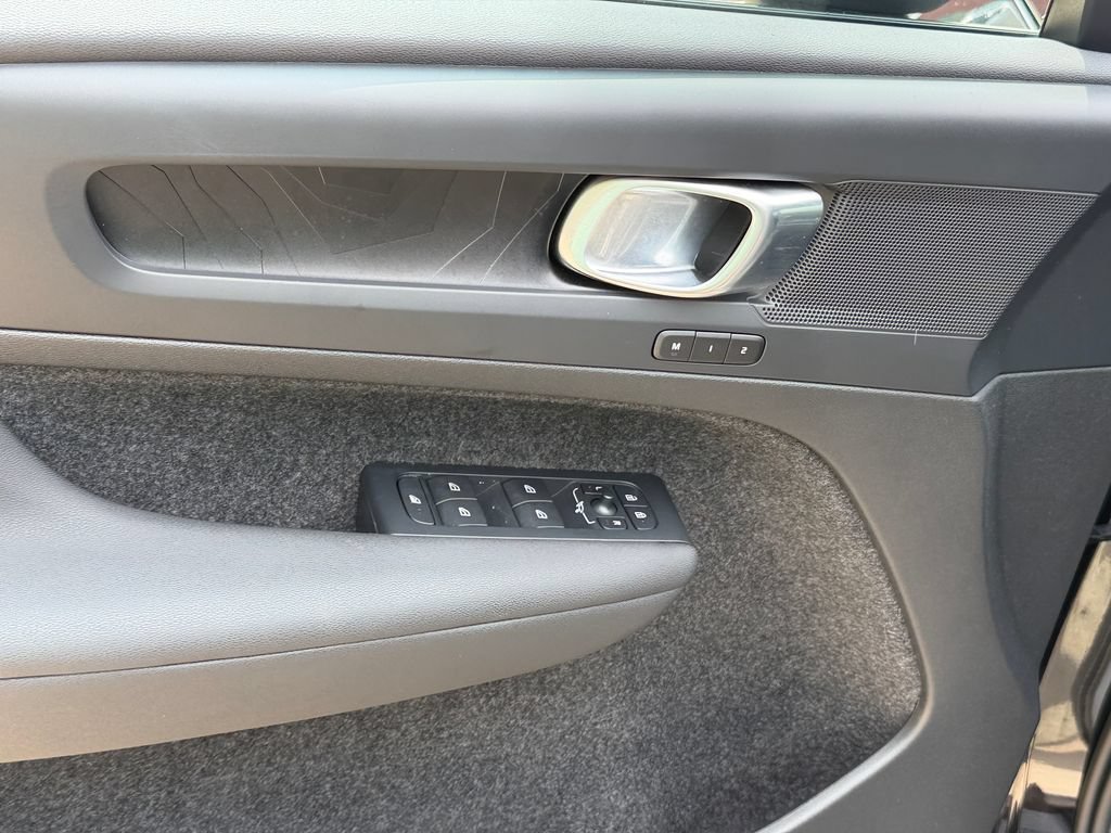 Certified 2024 Volvo XC40 Recharge Core RWD image 10
