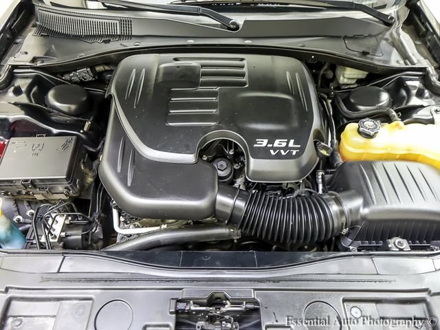 Used 2013 Chrysler 300 S RWD image 23
