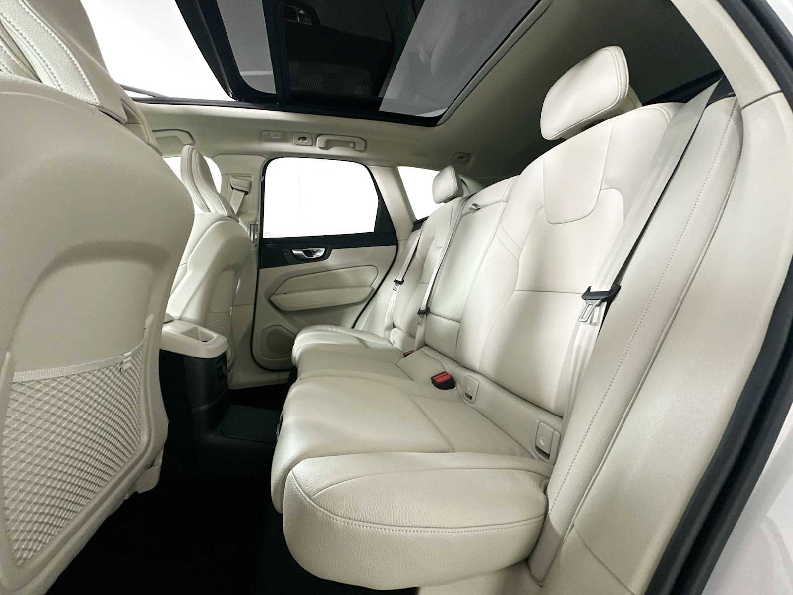 Certified 2025 Volvo XC60 T8 Plus w/ Protection Package Premier image 20