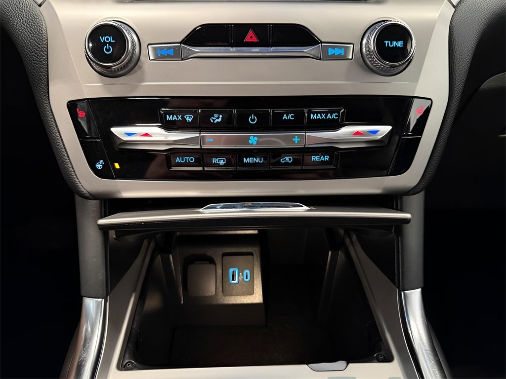 Used 2022 Ford Explorer XLT image 22