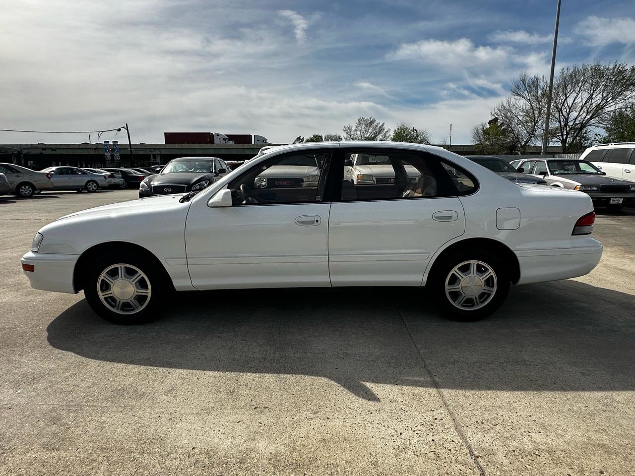 Used 1995 Toyota Avalon XLS image 3