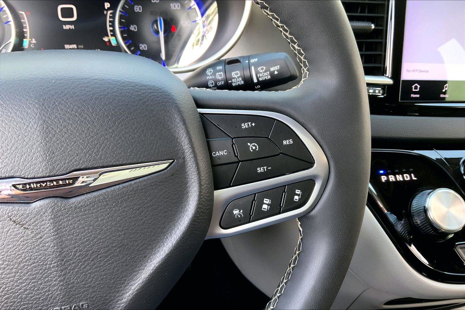 Used 2024 Chrysler Pacifica Touring-L FWD image 18