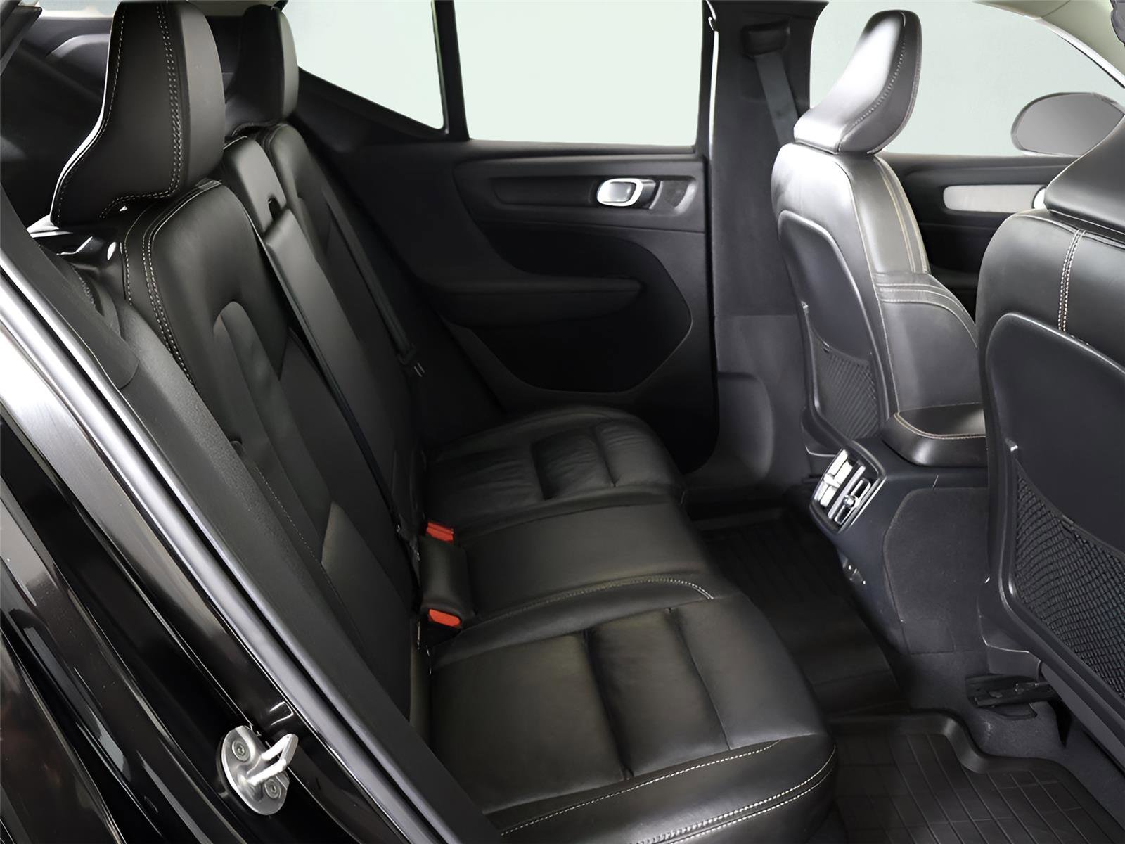 Used 2023 Volvo XC40 B5 Plus w/ Protection Package Premier image 38
