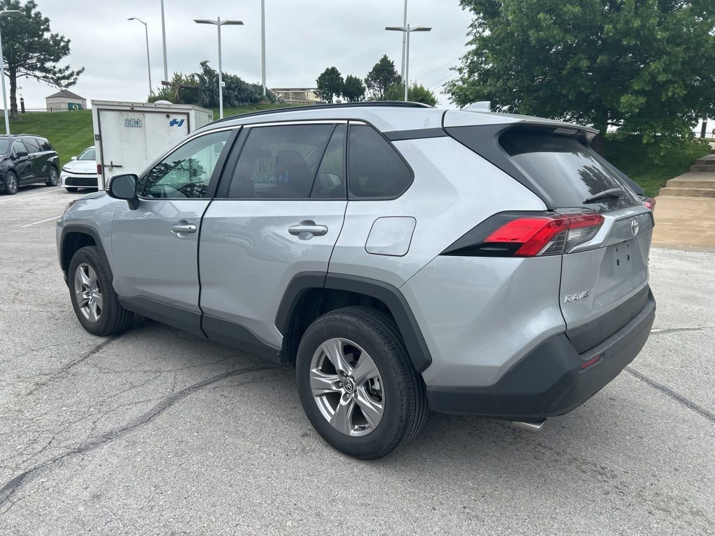 Used 2025 Toyota RAV4 XLE AWD/4WD image 7