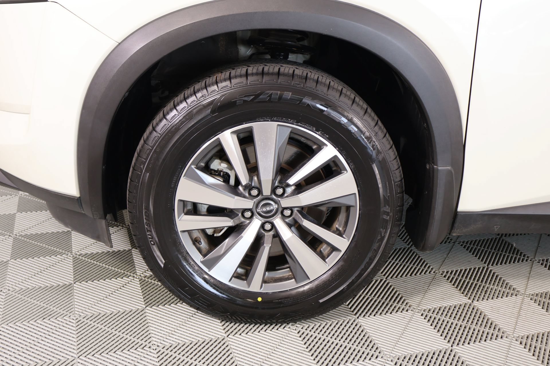 Used 2024 Nissan Pathfinder SL FWD image 18