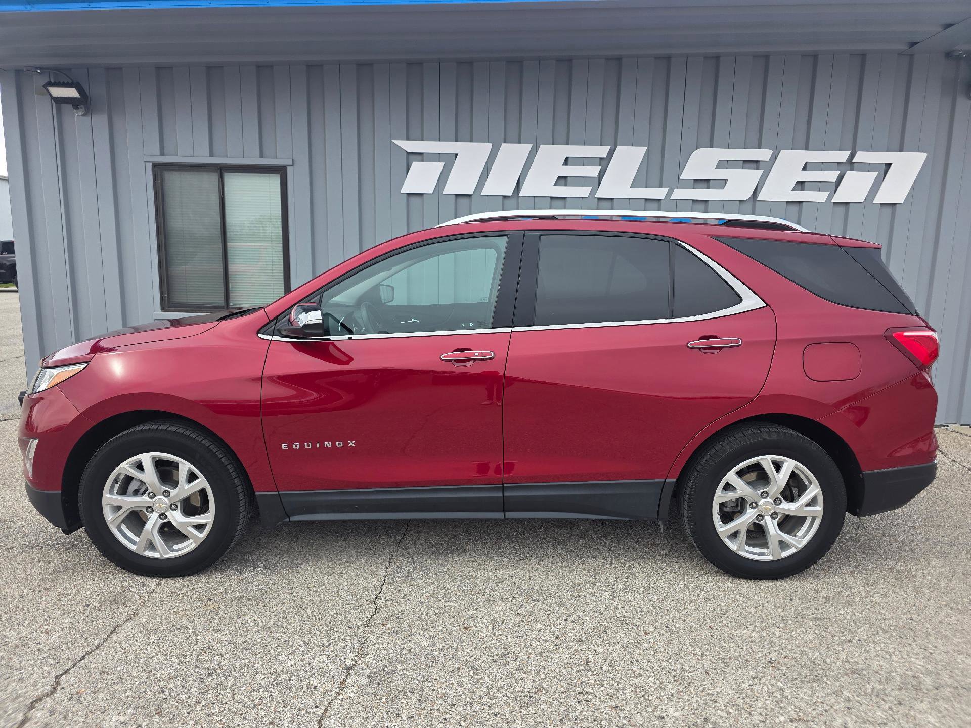 Used 2020 Chevrolet Equinox Premier AWD/4WD image 1