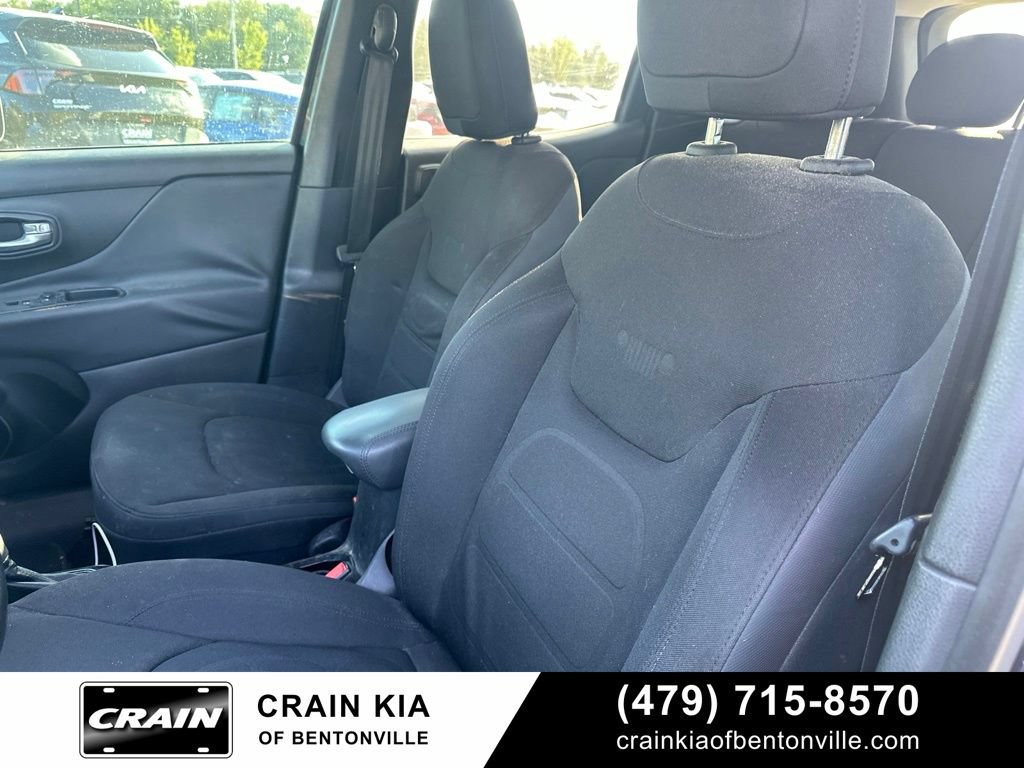 Used 2016 Jeep Renegade Latitude AWD/4WD image 14