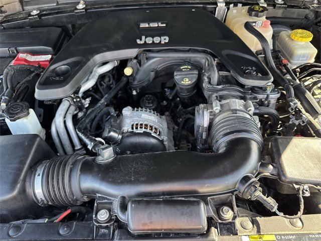 Used 2019 Jeep Wrangler Unlimited Sahara w/ LED Lighting Group image 32