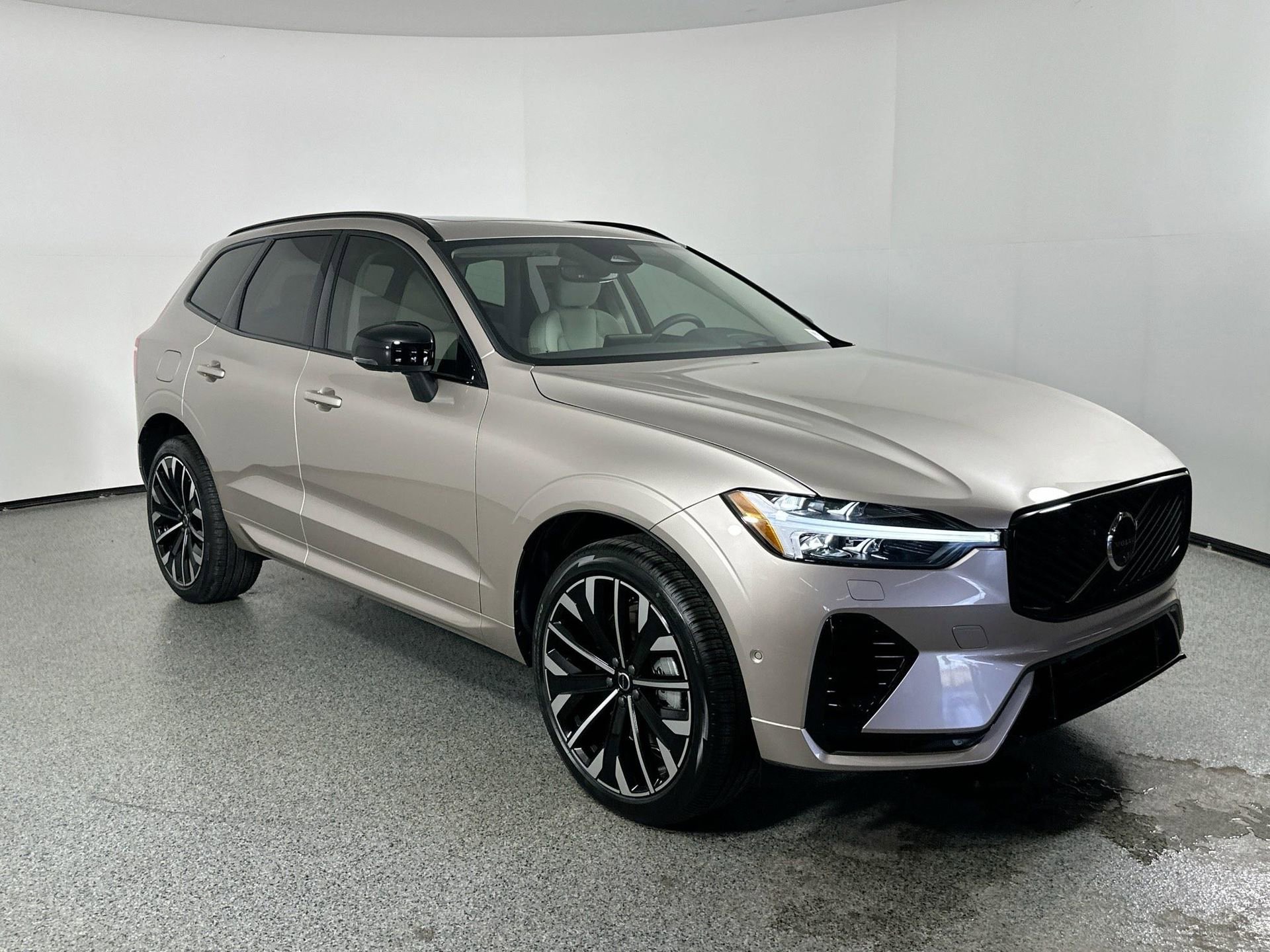 New 2026 Volvo XC60 T8 Ultra w/ Protection Package Premier image 3