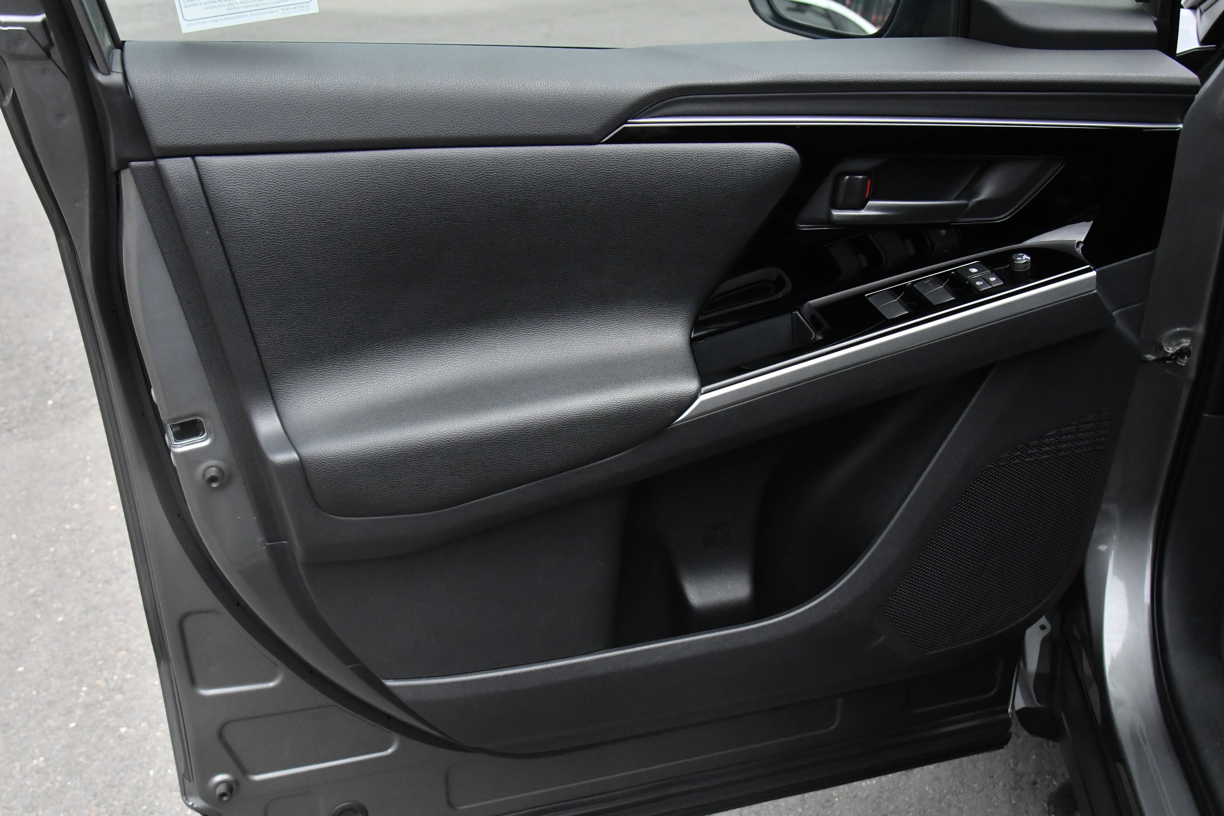 Used 2023 Toyota bZ4X FWD image 13