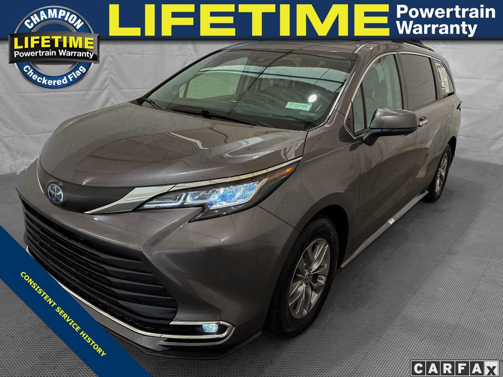 Used 2022 Toyota Sienna XLE w/ XLE Plus Package FWD image 1