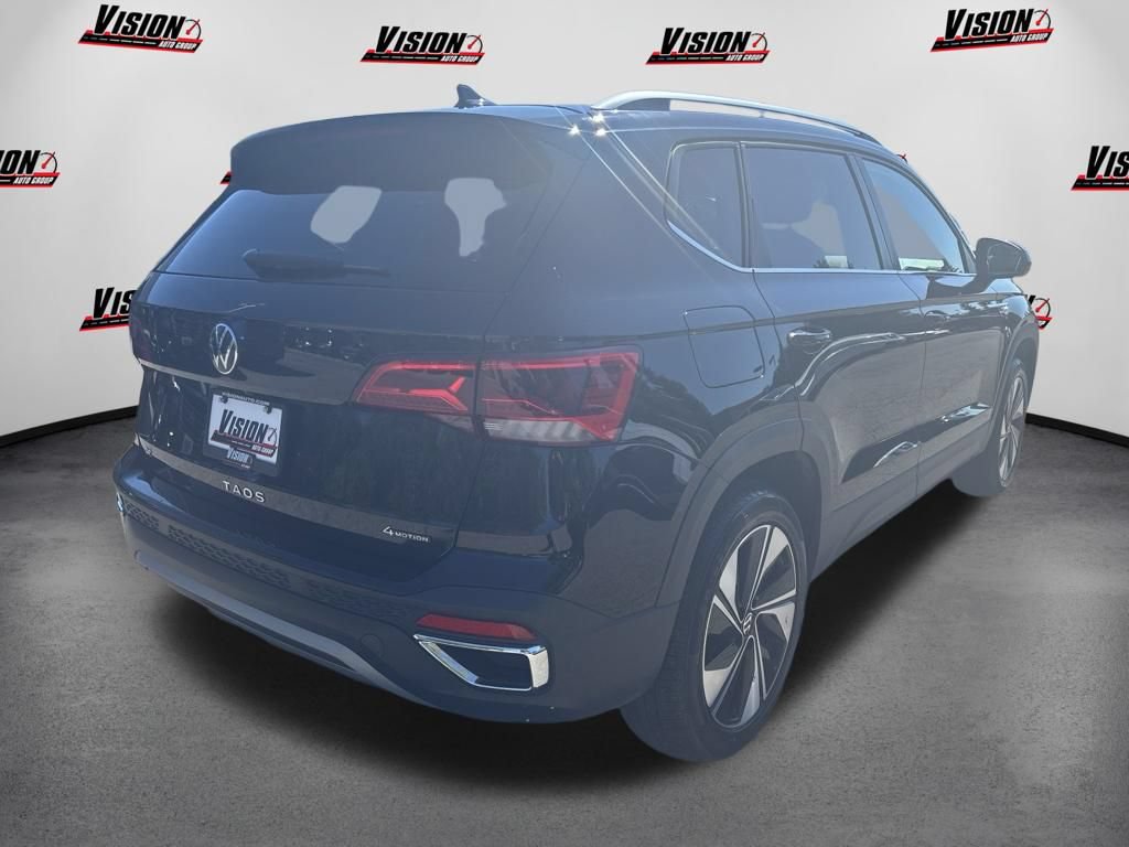 Used 2024 Volkswagen Taos SE w/ Panoramic Sunroof Package AWD/4WD image 5