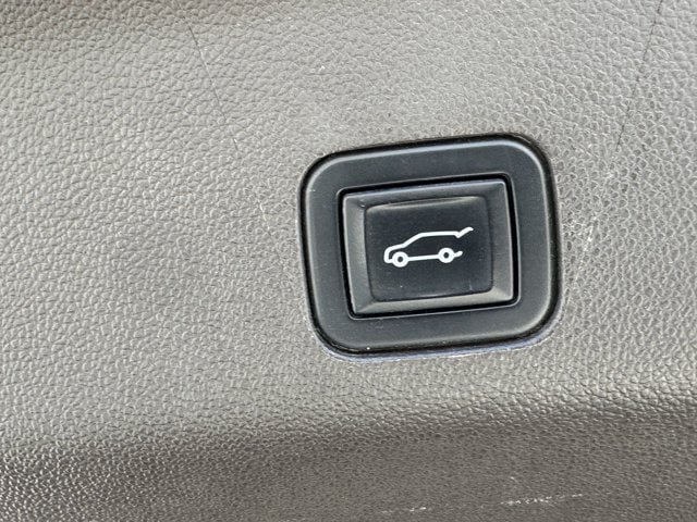 Used 2022 Chevrolet Tahoe Z71 w/ Luxury Package AWD/4WD image 36