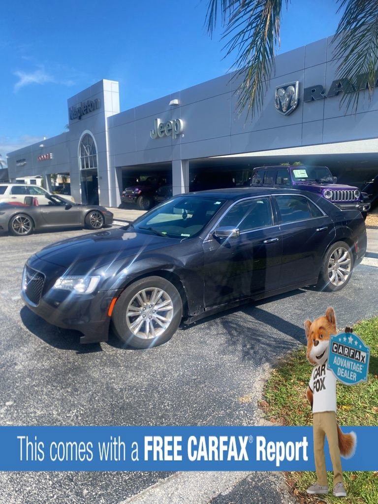 Used 2017 Chrysler 300 C RWD image 3