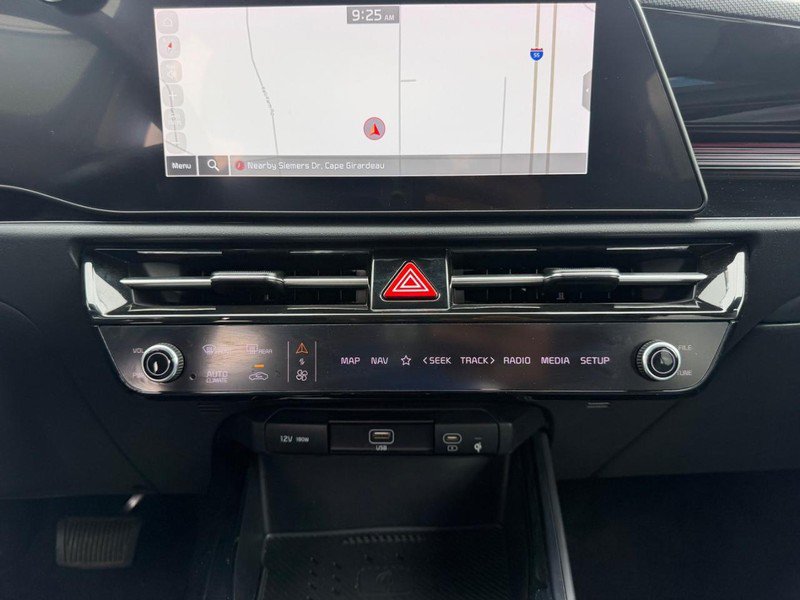 Used 2023 Kia Niro EX FWD image 14