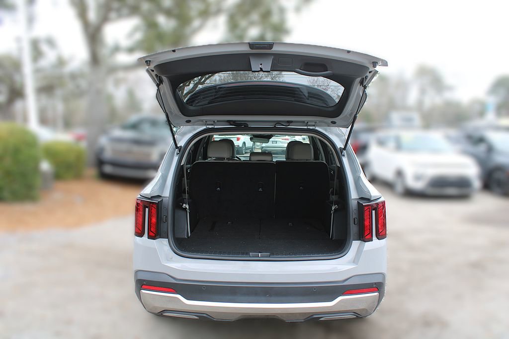 Certified 2025 Kia Sorento S w/ Panoramic Sunroof Package image 9