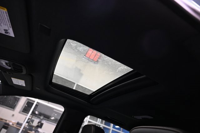 Used 2025 GMC Canyon Denali image 23