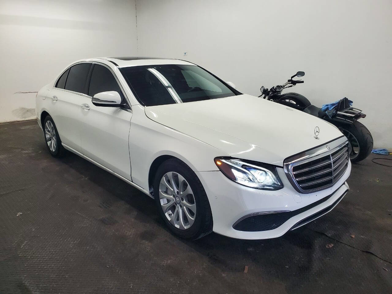 Used 2017 Mercedes-Benz E 300 4MATIC image 3