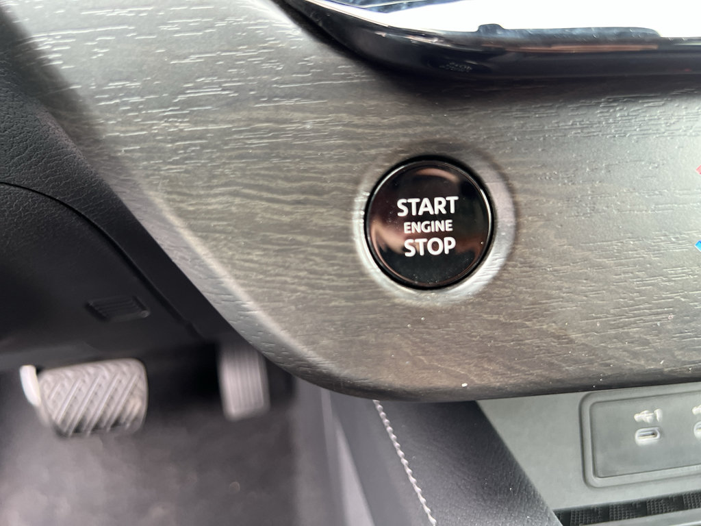 Used 2025 Nissan Murano SV AWD/4WD image 18
