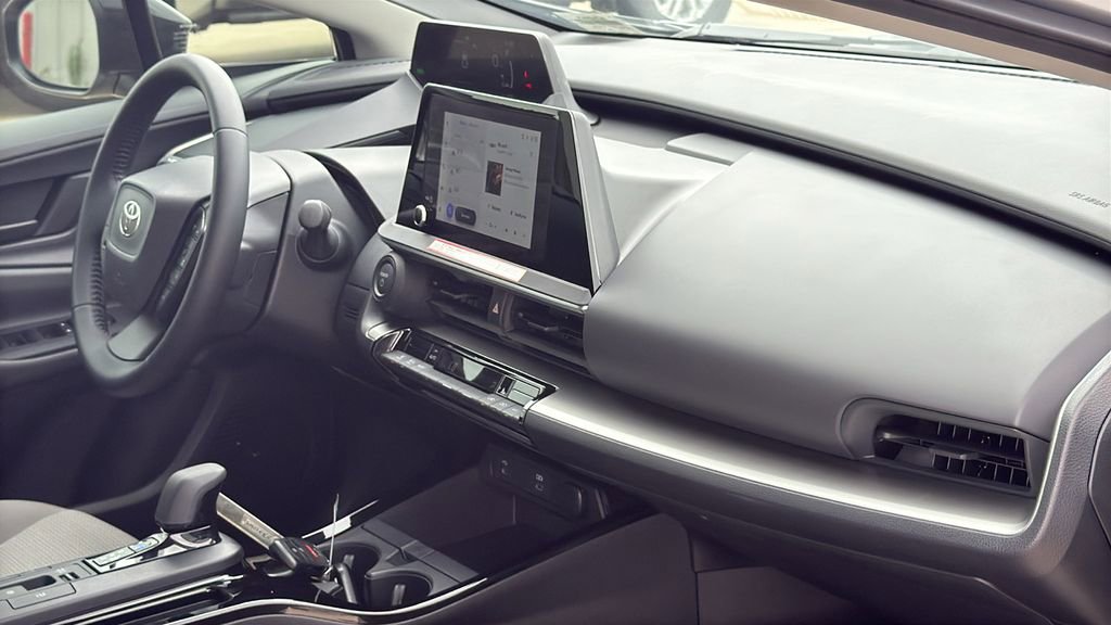 Certified 2026 Toyota Prius LE FWD image 30
