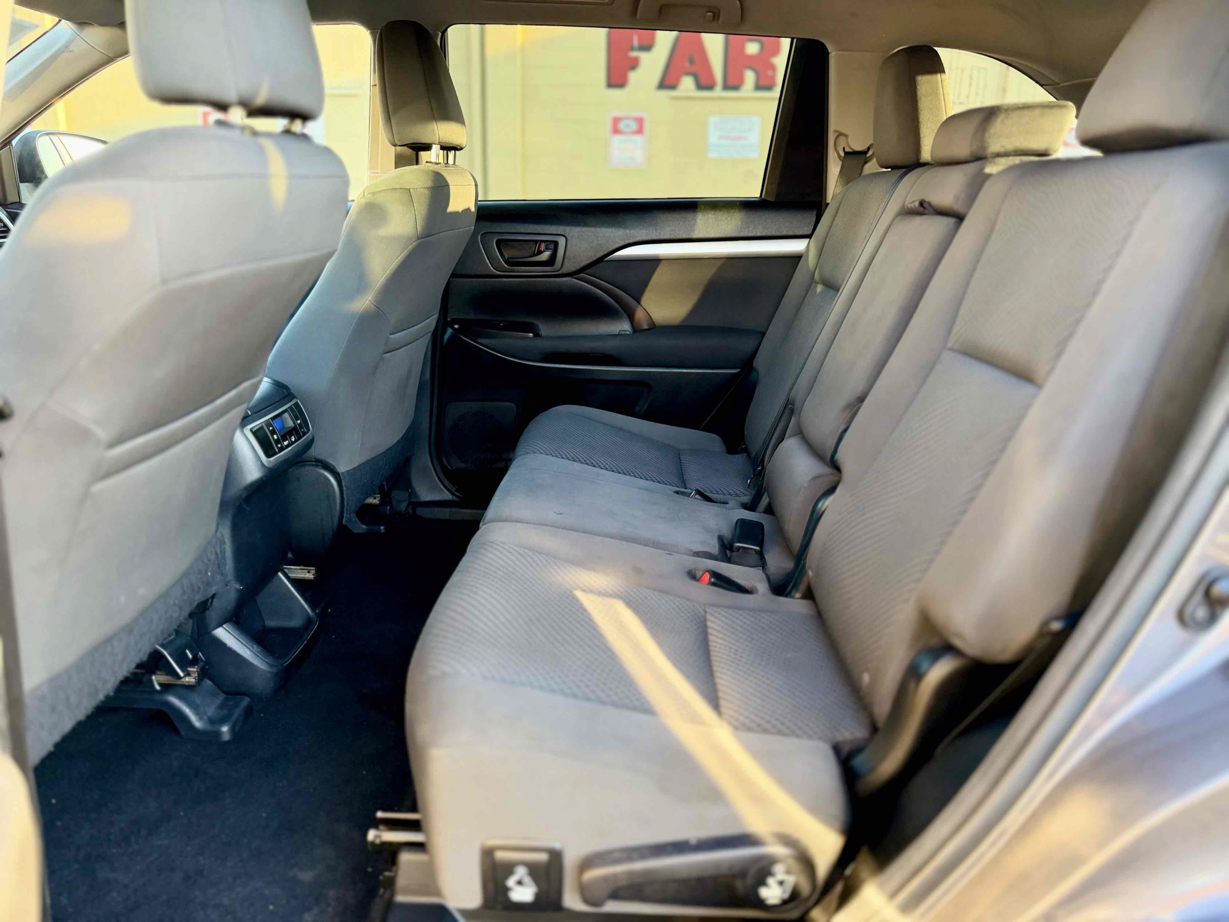 Used 2015 Toyota Highlander LE FWD image 22
