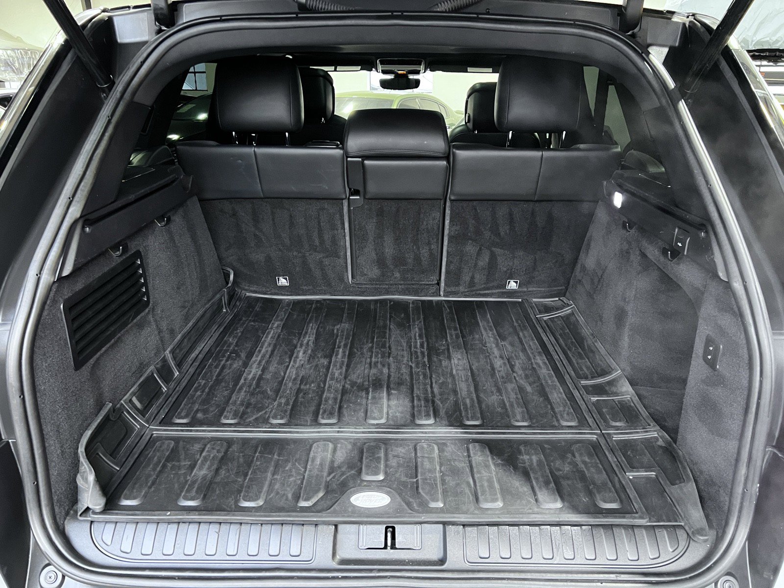 Used 2018 Land Rover Range Rover Sport HSE Dynamic image 28