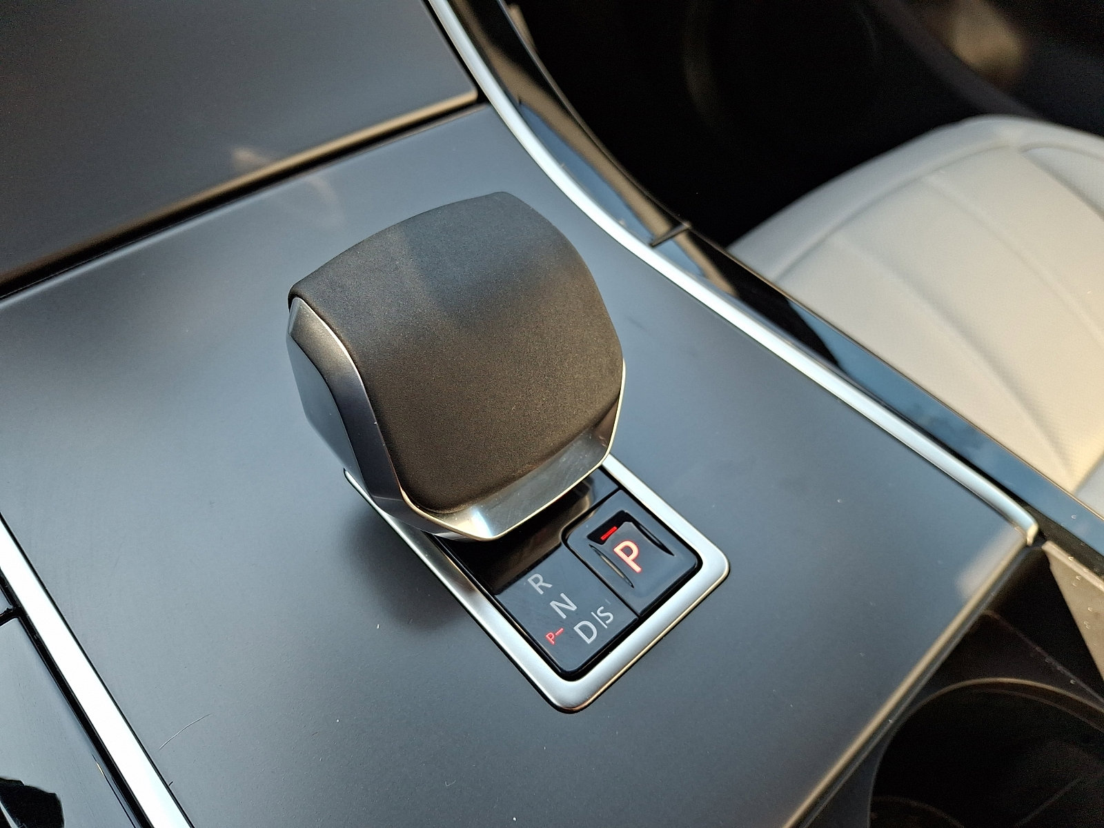 Used 2026 Land Rover Range Rover Evoque S image 15