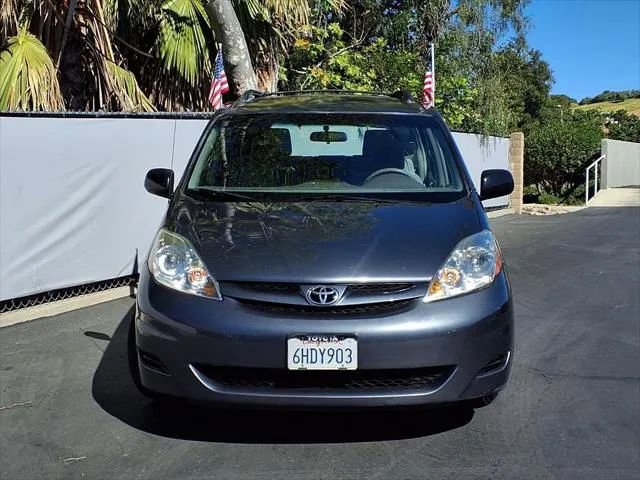 Used 2009 Toyota Sienna CE image 2