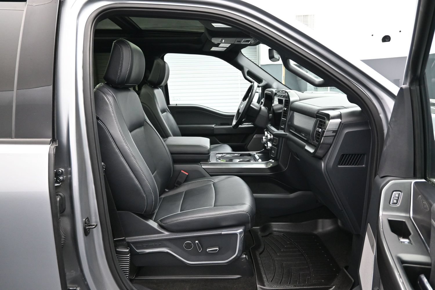 Used 2023 Ford F150 Lariat w/ Equipment Group 502A High AWD/4WD image 13