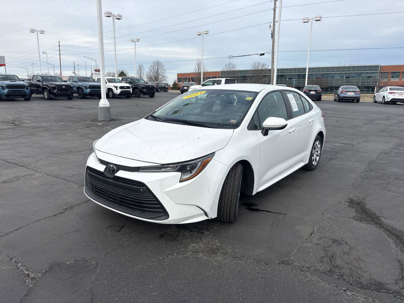 Used 2023 Toyota Corolla LE FWD image 3