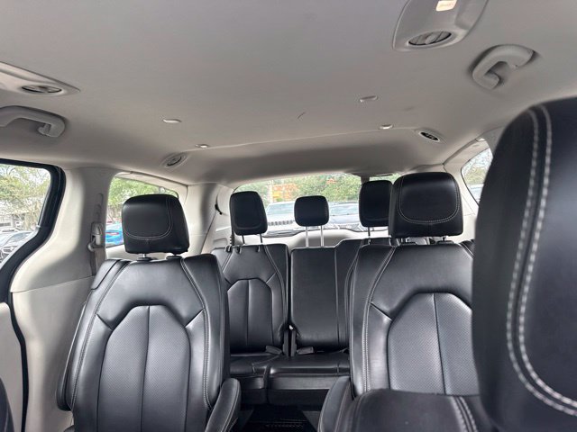 Used 2024 Chrysler Pacifica Touring-L FWD image 11