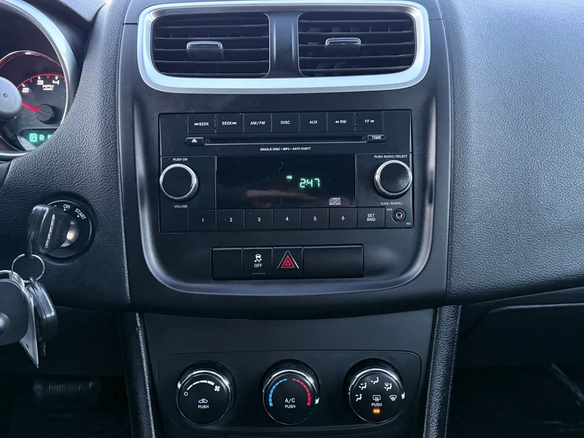 Used 2013 Dodge Avenger SE image 24