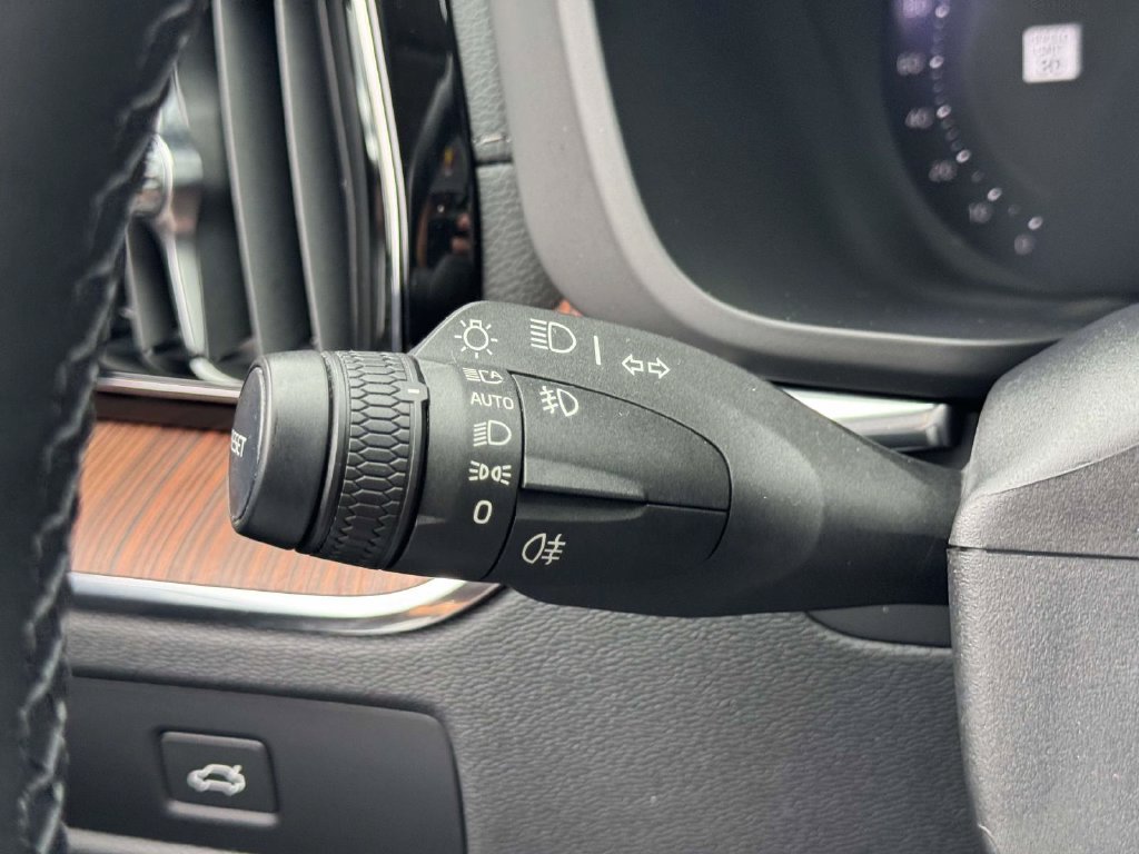 Used 2023 Volvo XC60 B6 Ultimate w/ Climate Package AWD/4WD image 20