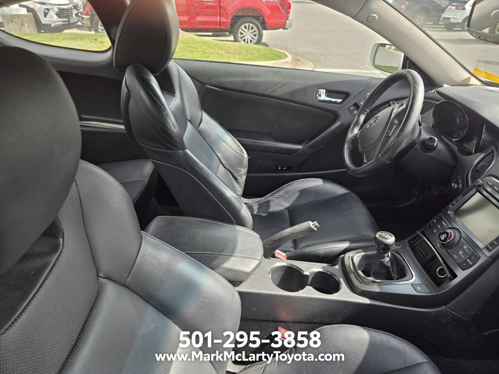 Used 2012 Hyundai Genesis 3.8 RWD image 9