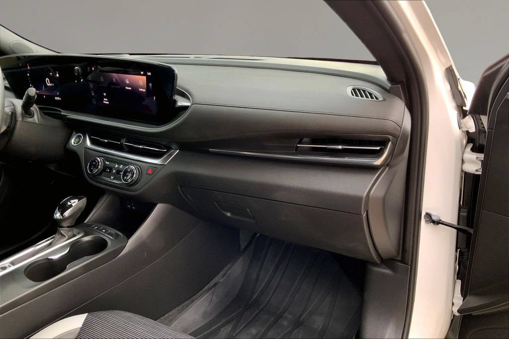 Used 2024 Buick Envista Preferred w/ Advanced Safety Package FWD image 17
