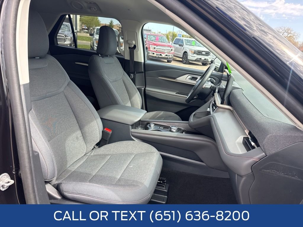 Used 2025 Ford Explorer Active AWD/4WD image 33