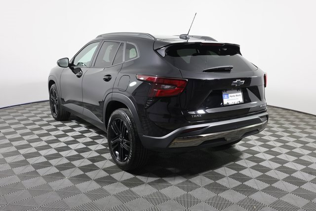 Used 2024 Chevrolet Trax ACTIV w/ Sunroof Package image 7