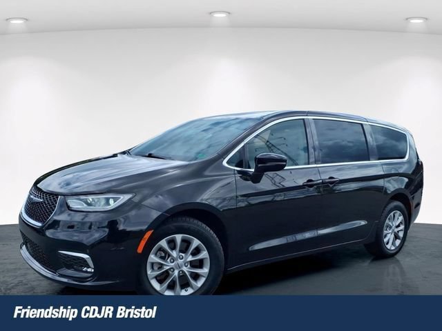 Used 2024 Chrysler Pacifica Touring-L w/ Uconnect Theater Family Group