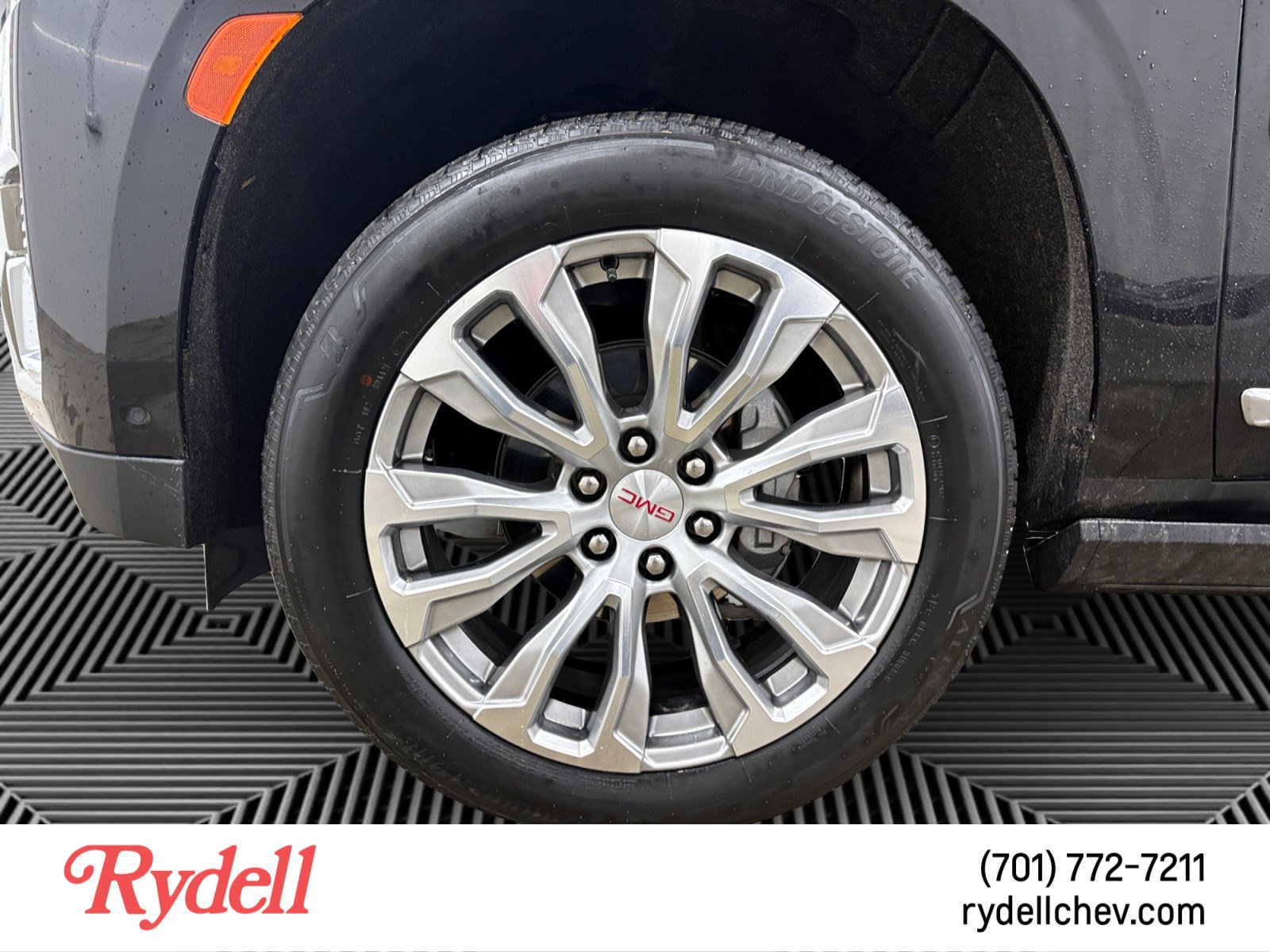 Used 2024 GMC Yukon Denali w/ Denali Reserve Package AWD/4WD image 9
